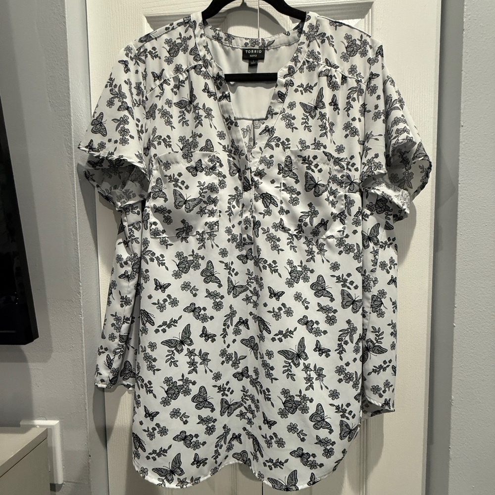 Torrid Black and White Butterfly Print Top